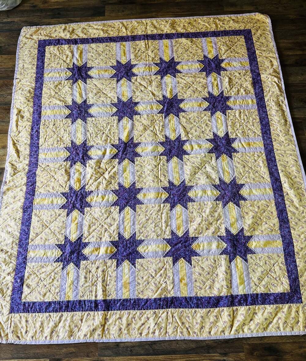 Vintage Hand-Quilted Pieced Star Quilt with Two Matching Shams - Picture 7 of 12